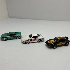 Colección de 3 coches deportivos Hot Wheels Porsche y Ferrari - Imagen 1 de 12