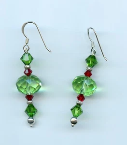 Pendientes de plata de ley con cristales de Swarovski verdes y rojos (JoBe Designs) - Imagen 1 de 2