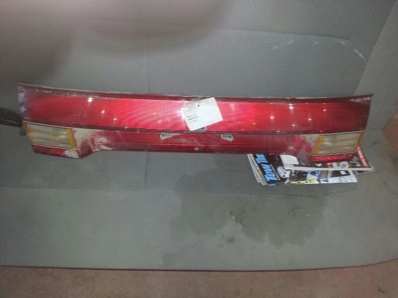 Luz trasera cupé montada en tapa emblema negro para 97-99 SATURN S SERIES 499624 Foto 1 de 1