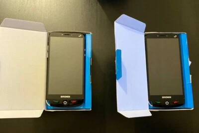 cellulari nuovi mai usati vendo in coppia - Immagine 1 di 2