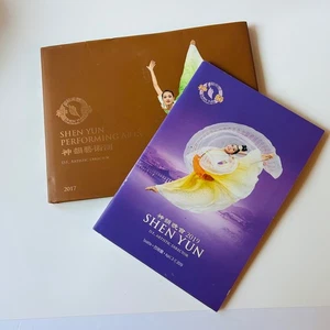 Shen Yun Performating Arts Book 2017 and Program 2019 - Imagen 1 de 12