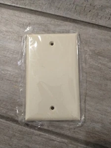 Eaton Ivory Blank Wall Switch/Outlet Cover (Standard Size) - Picture 1 of 2