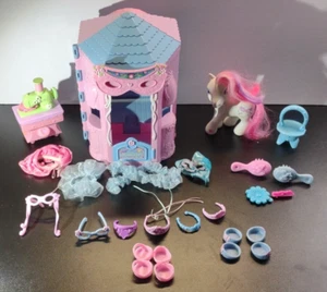 My Little Pony The Frilly Frocks Boutique w/Accessories Sewing Machine 2002 G3 - Picture 1 of 12