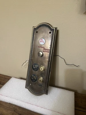 ESTAÇÃO DE CHAMADA DE ELEVADOR - Imagem 1 de 4