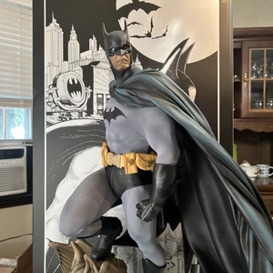 Sideshow DC Comics Batman Premium Format Figure Statue - Picture 1 of 18
