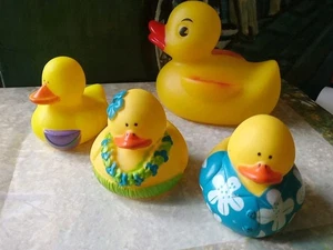 💥4 Gummienten Strand seltene Enten. Quacksalberei Badespielzeug BIN A - Bild 1 von 6
