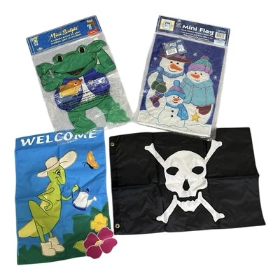 Lote de 4 mini banderas de jardín, pirata Jolly Roger, muñeco de nieve, rana, más Foto 1 de 4