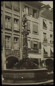 Glass Magic Lantern Slide PIPER FOUNTAIN BERNE C1910 PHOTO SWITZERLAND - Picture 1 of 2