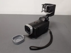 ZOOM Q8 Handy Camcorder Recorder HD Video + 4 Track Audio Color Black - Picture 1 of 9