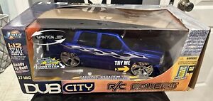 2003 Jada Toys - Dub City Cadillac Escalade Beautiful Blue Color RC Rollers 1:12