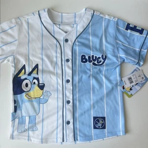Jungen Bluey Baseball Trikot - Größe Small Kinder Trikot Neu mit Etikett Knopfleiste - Bild 1 von 5