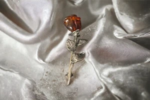925 Sterling Silver Honey Baltic Amber Rose Brooch Pin - Picture 1 of 3