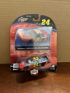 2004 Jeff Gordon Dupont Fontana CA Race Win 1:64 car WC Winners Circle - Picture 1 of 2