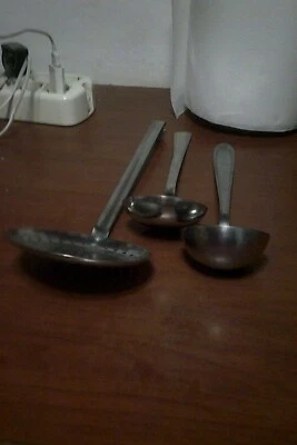 tris di 2 mestoli + schiumarola in acciaio h.cm32  vintage leggi descrizione - Immagine 1 di 4