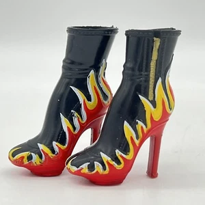 🌈 Rainbow High Puppe Rubin Flamme Feuer Stiefel Paar - Bild 1 von 4