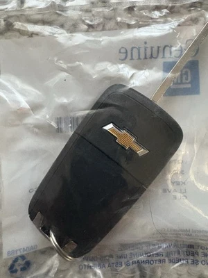 GM OEM Chevrolet Electrical Keyless Entry Transmitter (23335583) 10-2019  315mhz - Image 1 of 3