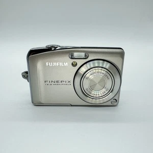 Fujifilm FinePix F50fd Digitalkamera 12MP Kamera Silber Retro Y2K - Getestet ✅ - Bild 1 von 10