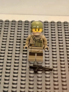 LEGO Star Wars Female Resistance Trooper Mini Figure - Picture 1 of 4