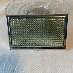 3,75 "x 2,5" Metall Visitenkartenetui mit hellgrünen Strasssteinen  - Bild 1 von 2