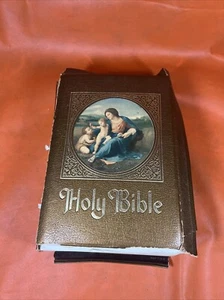 HOLY BIBLE Family Rosary Commemorative Edition Catholic Marian Edition 1965 N5 - Imagen 1 de 12