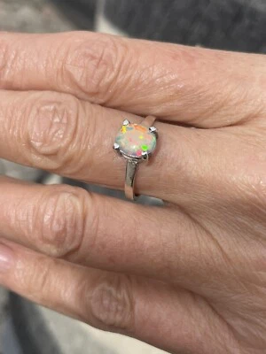 Anello con opale naturale e argento  - Immagine 1 di 4