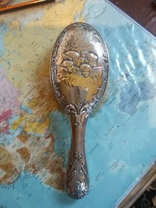 Cepillo de pelo plata maciza en relieve con ángeles - Imagen 1 de 5