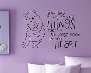 A VOLTE LA COSA PIÙ PICCOLA Citazione Winnie the pooh decalcomania adesivo parete vinile SS1 - Foto 1 di 5