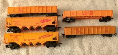 HO Union Pacific Two Yellow 4 Bay Hopper Cars  And Three Gondola Cars - Image 1 of 4