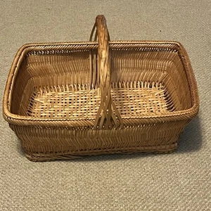 Cesta de reunión vintage tejida de bambú con mango rectangular Boho Cottage - Imagen 1 de 11