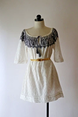 Mini vestido feminino Anthropologie sereia branco preto algodão bordado boêmio XS - Imagem 1 de 4