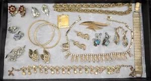 Nice Vintage Mixed Jewelry Lot ~ Some Signed Coro Trifari Sarah Coventry GF (A) - Picture 1 of 10