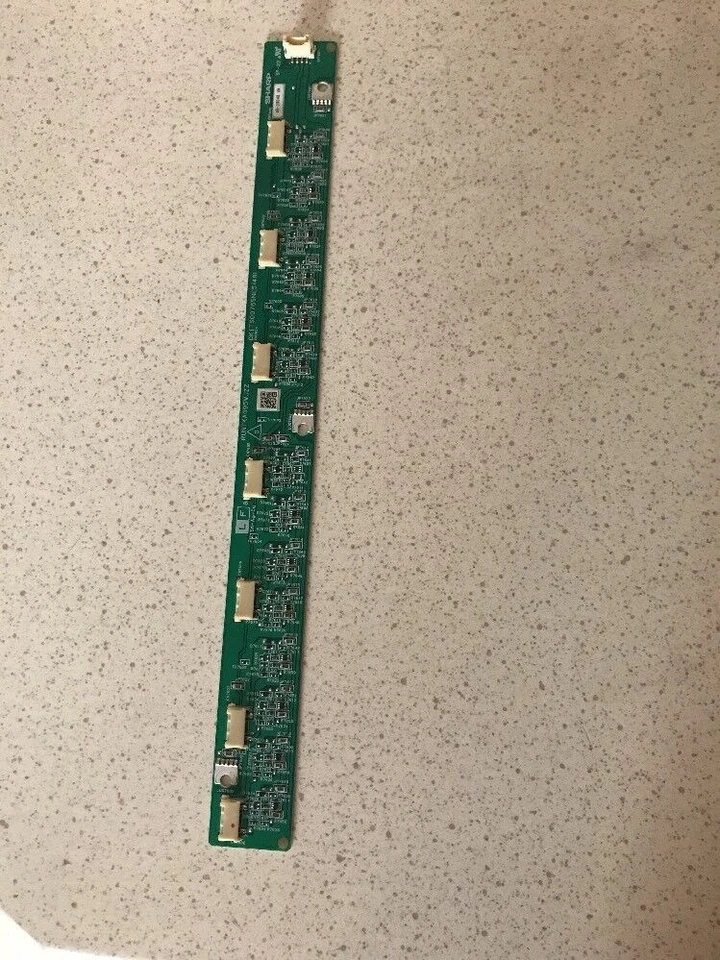 Inverter runtka095wjzz TV Sharp Lc-26ga5e - Immagine 1 di 4