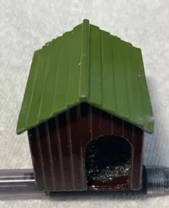 Vintage Antique Lead Toy Figurine Metal Britains England Dog House Farm Barn - Picture 1 of 6