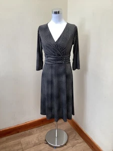 Beautiful Wallis Wrap Dress Size12 Lovely Condition Knee Length Fit & Flare - Picture 1 of 4