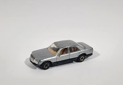 Mercedes-Benz 380 SEL 1981 Hot Wheels Hot Ones, perro en la parte trasera, Hong Kong Foto 1 de 4