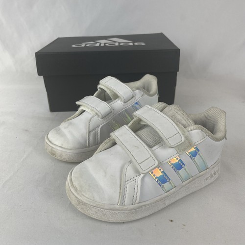 Scarpe da ginnastica Adidas Grand Court bambino bianche ""Iridescenti"" 6K