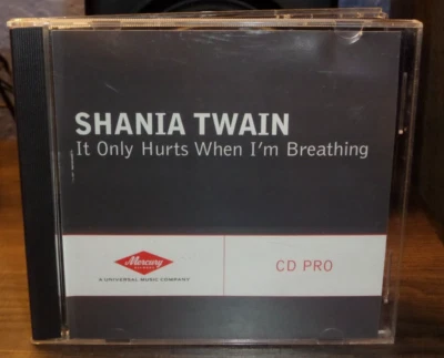 SHANIA TWAIN IT ONLY HURTS WHEN I'M BREATHING 1 TRACK RED PROMO CD SINGLE UP Foto 1 de 4