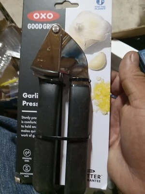 Пресс для чеснока OXO Good Grips 11327300 черный резина/нержавеющая сталь - Изображение 1 из 2