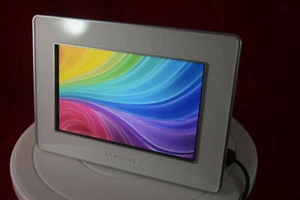 Samsung 7" Digital Photo Frame SPF-72H - 800 x 480 (Ref 010) - Picture 1 of 11
