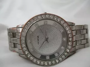 Geneva Watch Silver Toned Stainless Steel Link Band Round Face Sparkly Stylish - Picture 1 of 12