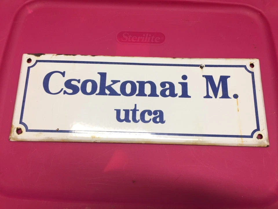 Letrero de calle de metal vintage esmaltado húngaro Foto 1 de 1