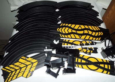 LOTE DE PISTAS DE COCHE RANURA REALISTAS, CABLE DE ALIMENTACIÓN, BARANDILLAS, SOPORTES DE VÍAS ¡¡LEER!!! Foto 1 de 4