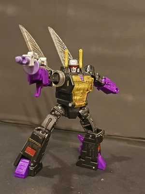 Figura de acción Hasbro Kickback Transformers Legacy United Deluxe Class Foto 1 de 4