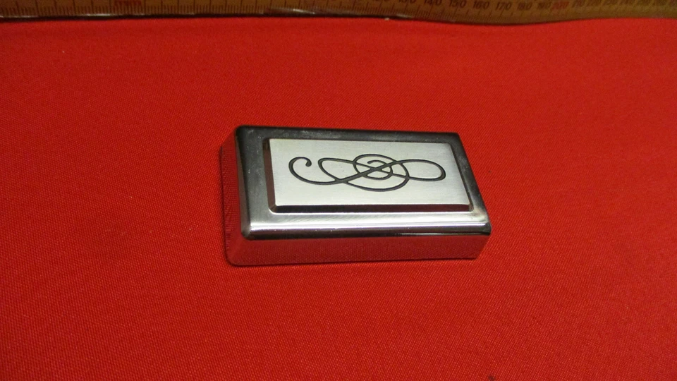 1968-1976 BUICK PUERTA PANEL CORREA TAPA FINAL NOS LESABRE RIVIERA WAGON 1X Foto 1 de 3