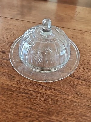 Plato de mantequilla/queso cubierto de vidrio transparente Anchor Hocking 7" redondo vintage Foto 1 de 4