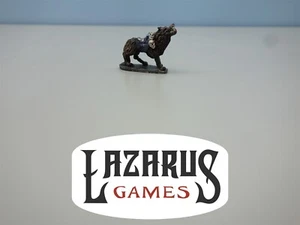 Verschiedener Hersteller: Wolf mit Sitz und Totenköpfen (lackiert)  - Bild 1 von 4