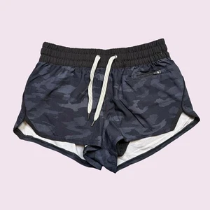 Vuori Clementine Dark Grey Camo Athletic Running Shorts Women's Size X-Small - Picture 1 of 4