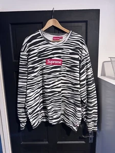 Supreme Box Logo Zebra Crewneck T-Shirt FW22, Size Large - Picture 1 of 2