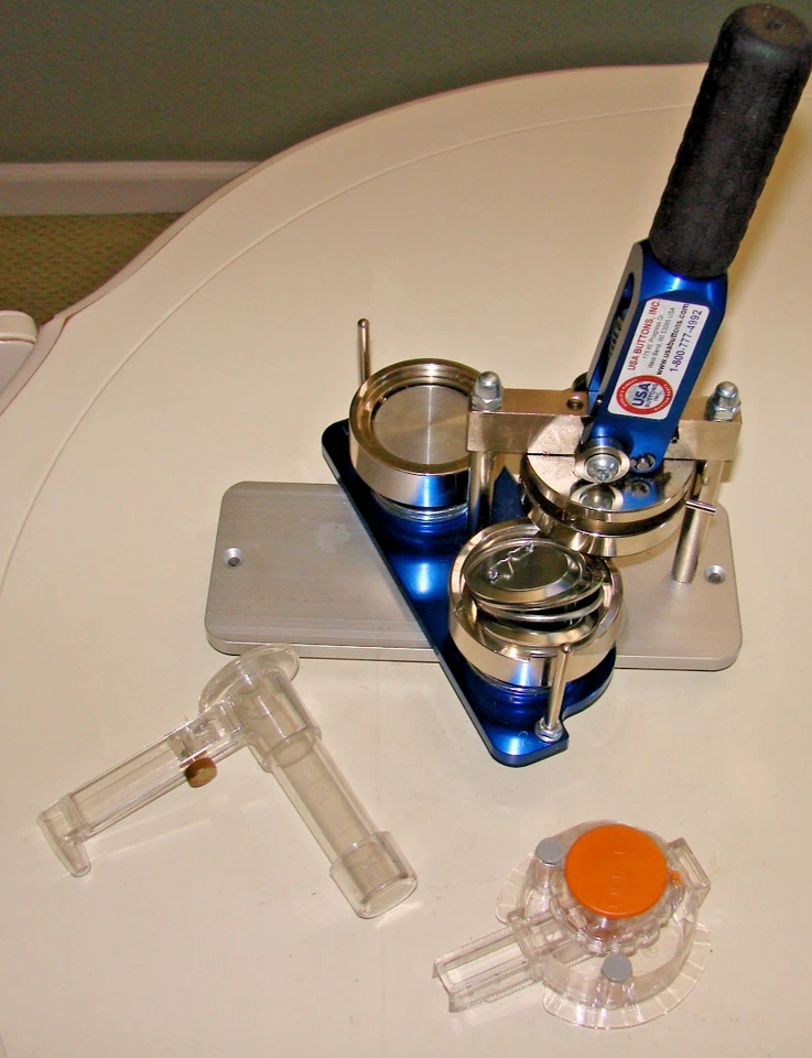 Button Maker Machine, Extras, No Reserve - Image 1 of 1