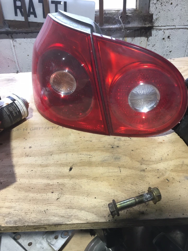 ЗАДНИЕ ФОНАРИ VOLKSWAGEN VW GOLF MK5 2004-2009 - Изображение 1 из 1